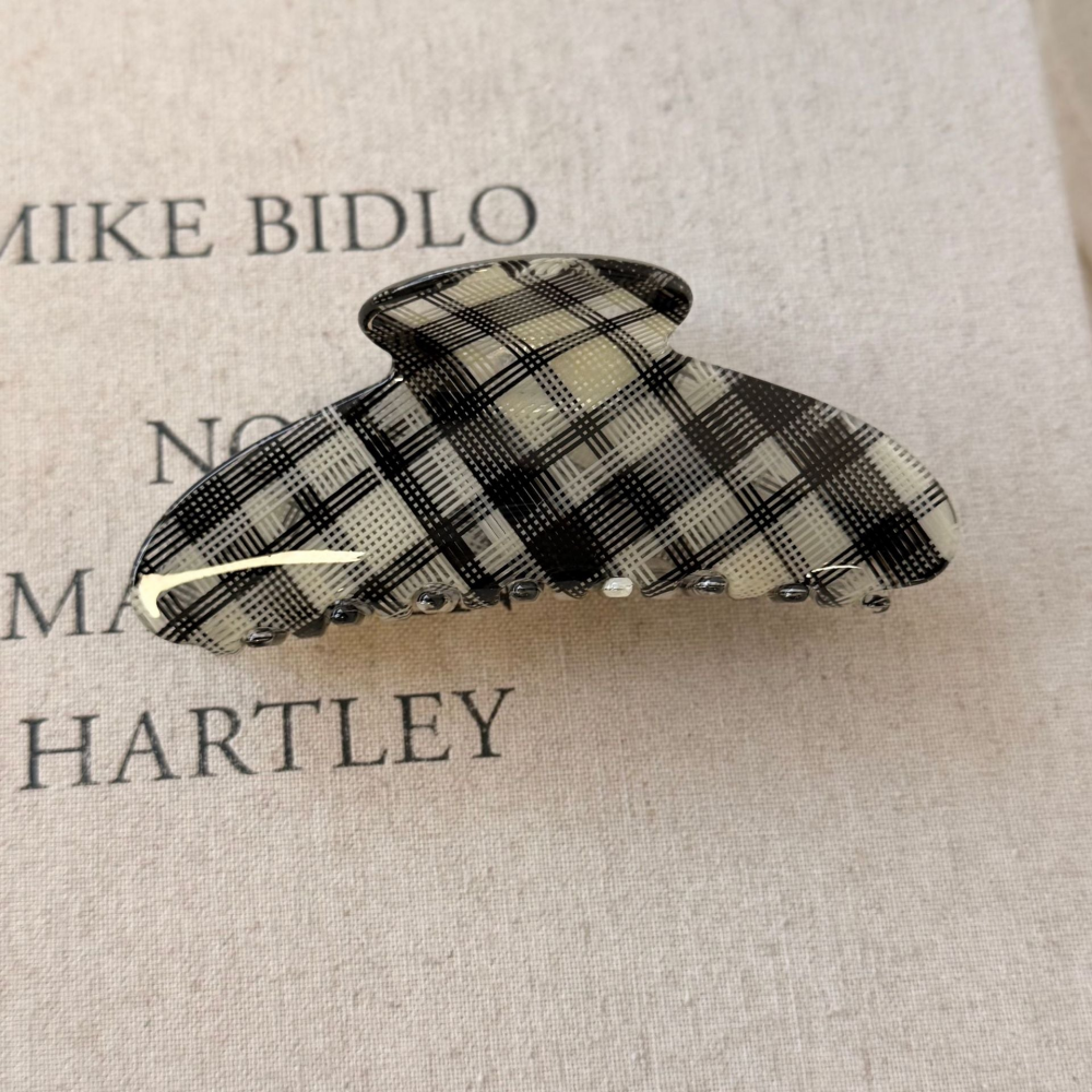 Plaid Premium Curved Shark Hair Clip – Elegant Design